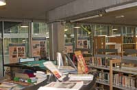 l'exposition pédagogique sur la Seconde Guerre mondaile, au CDI du lycée Magendie de Bordeaux